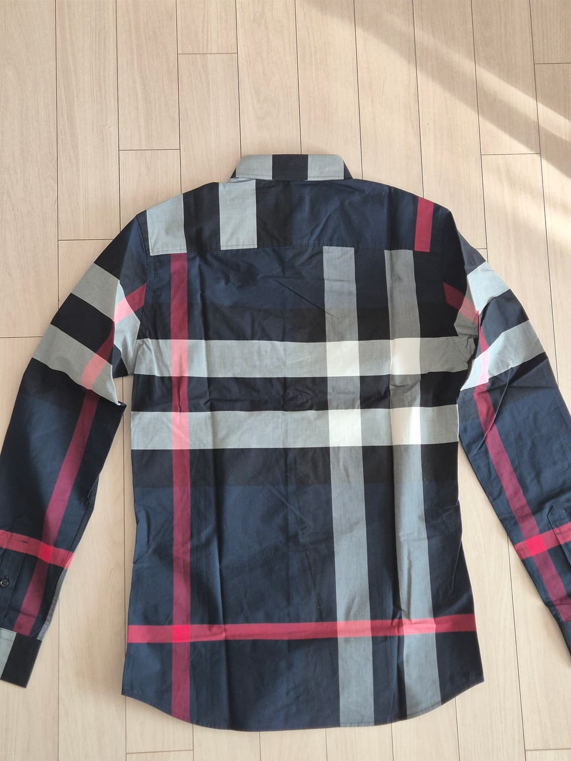 버버리 셔츠 / 정품 / 새제품 / 8018111 상품이미지4