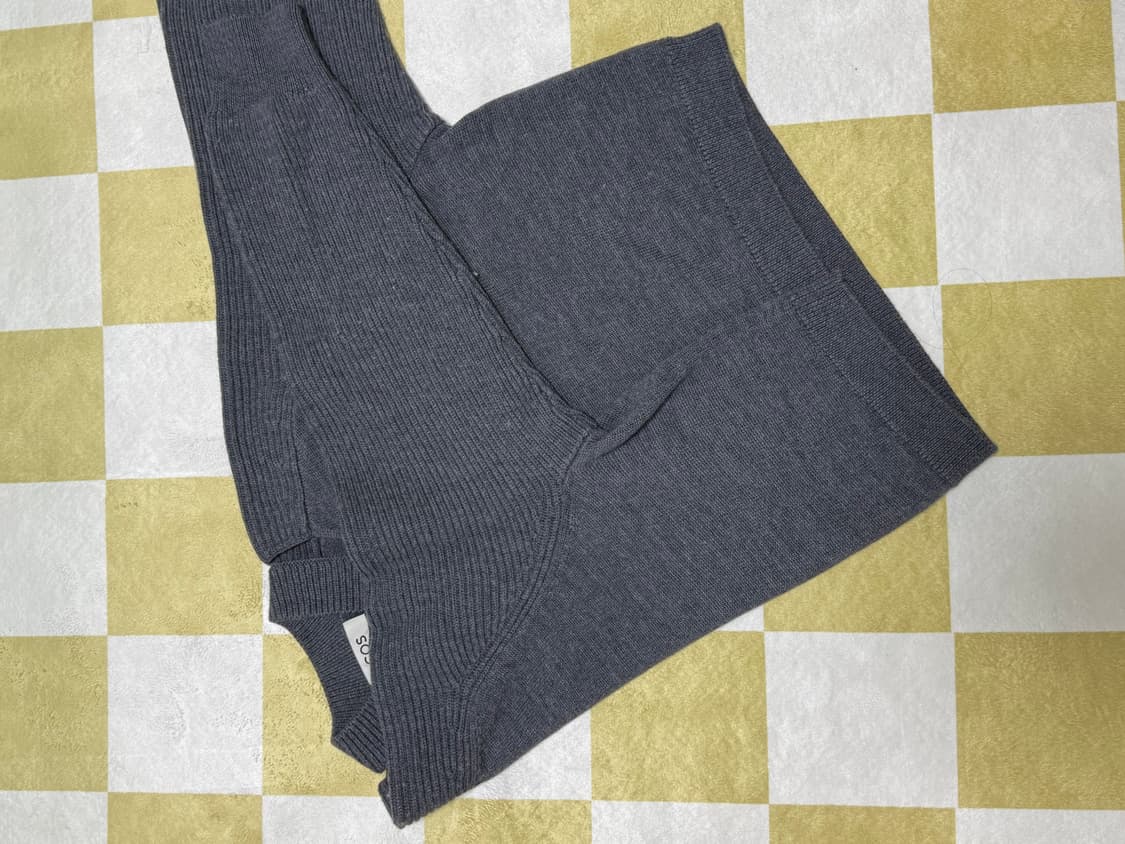 COS 브이넥 니트  상품이미지2