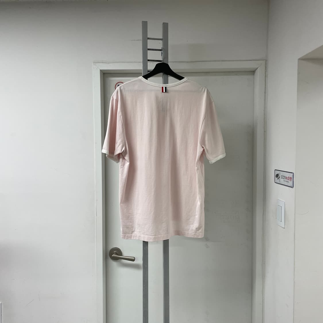 톰브라운 반팔 티셔츠 핑크 3  상품이미지8