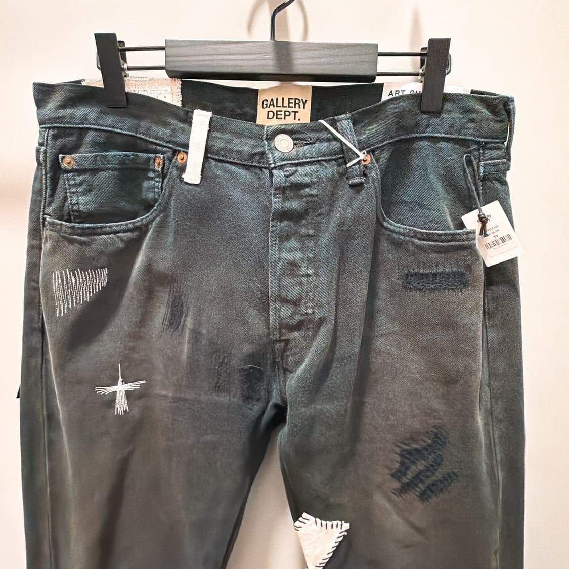(정품/새상품) 갤러리 디파트먼트 남성 블랙 디스트레스드 데님 팬츠 상품이미지2
