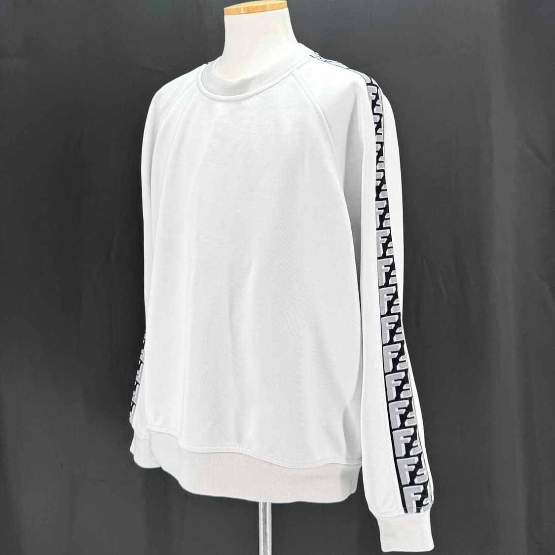 [XXL사이즈] 펜디 FF 로고 맨투맨 화이트 (FAF666) 상품이미지3