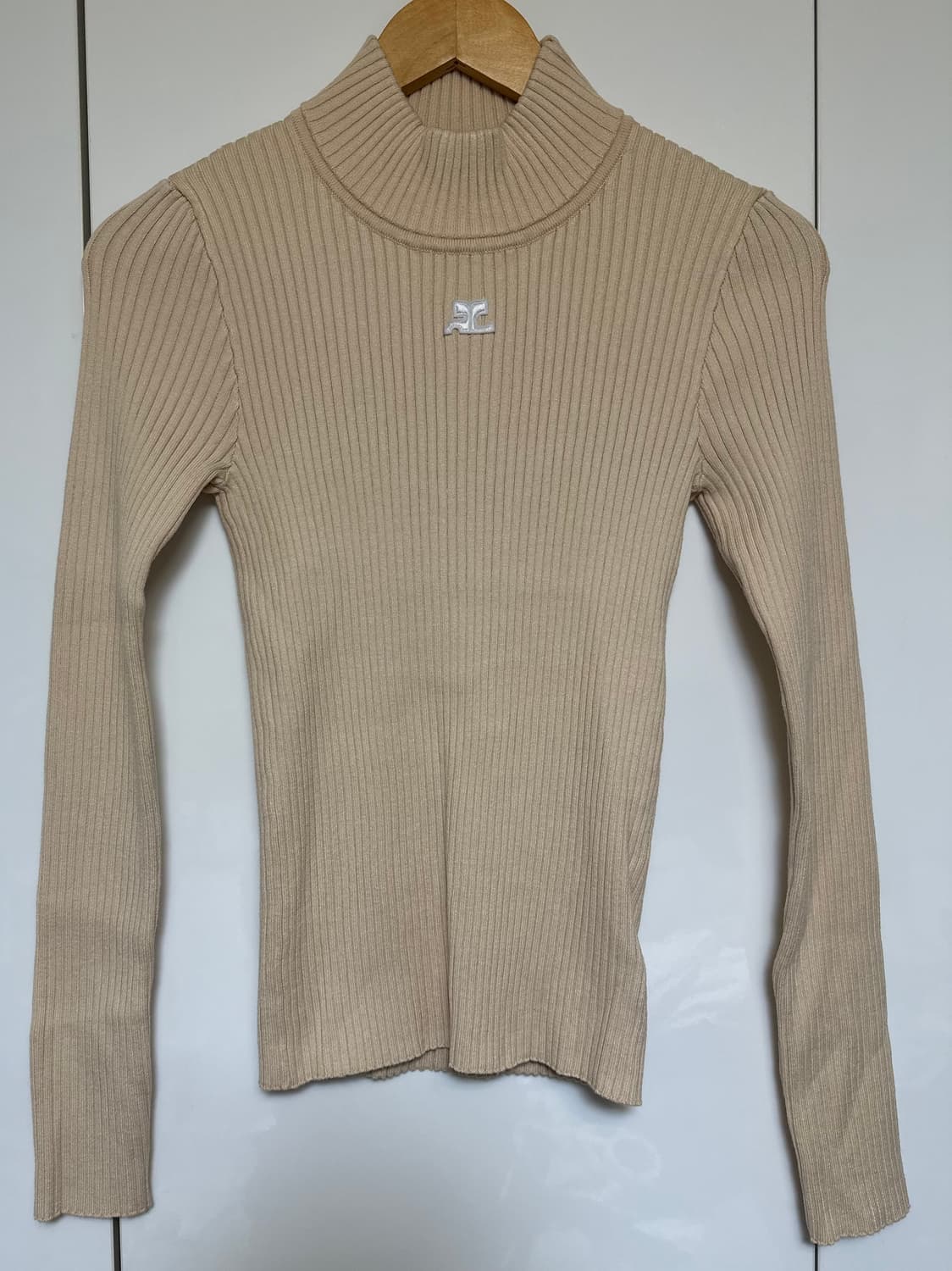 꾸레쥬 리에디션 풀오버 터틀넥 여성 골지 니트 블랙 상품이미지8