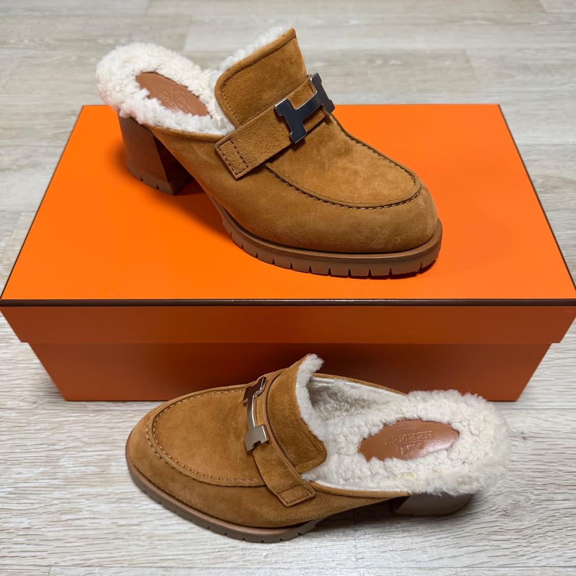 [S+급/36] 에르메스 플로레 60 시어링 스웨이드 뮬 상품이미지2