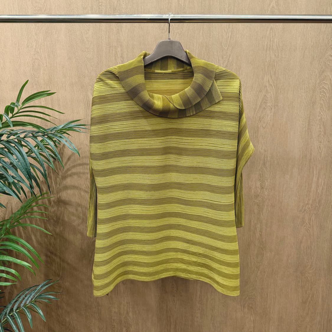빈티지 하이넥 플리츠 톱 웨이브 스트라이프 드롭 숄더 디테일 옐로우 상품이미지1