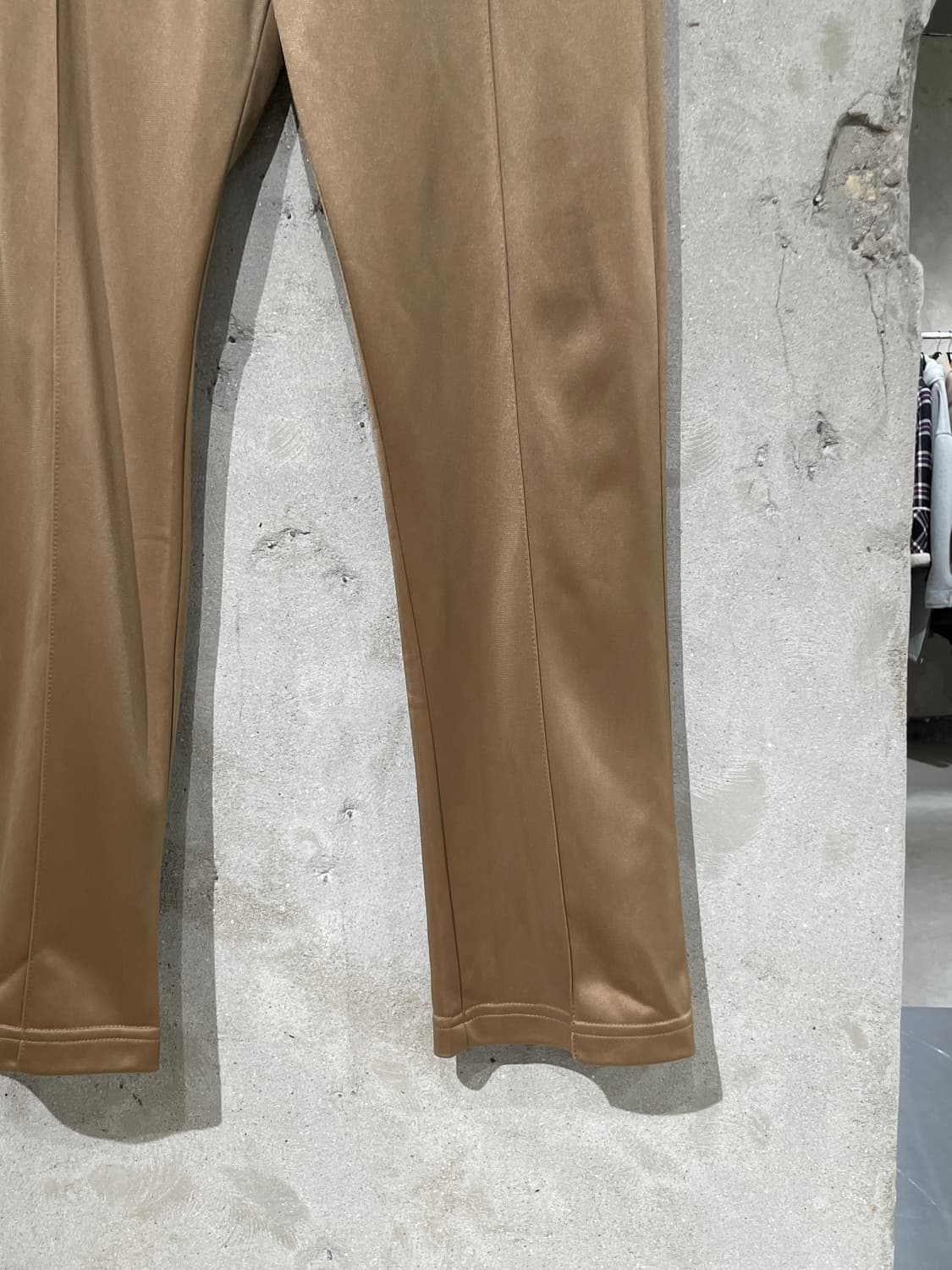 커먼 스웨덴 골드 아크로님 로고 사틴 트랙 팬츠 상품이미지5