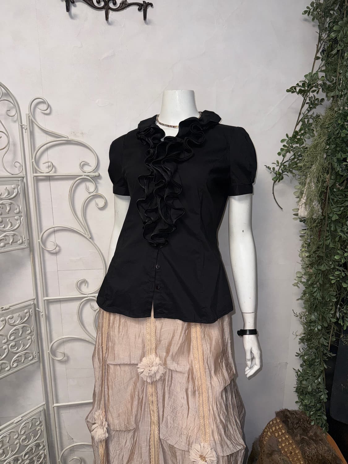 Black ruffle collar half button blouse 상품이미지2