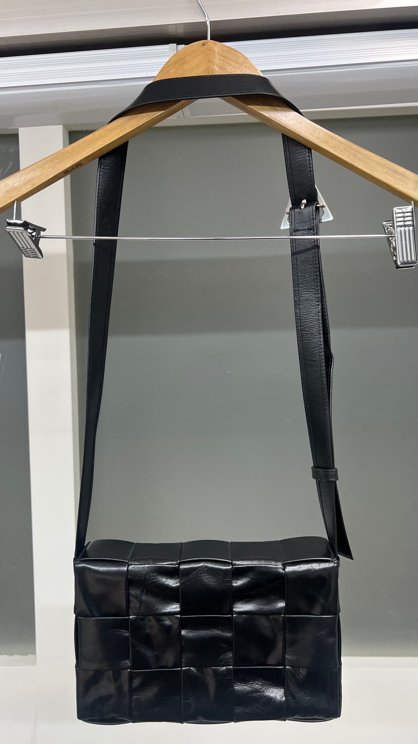 보테가 다니엘) 인트레치아토 블랙 크로스 백 상품이미지3