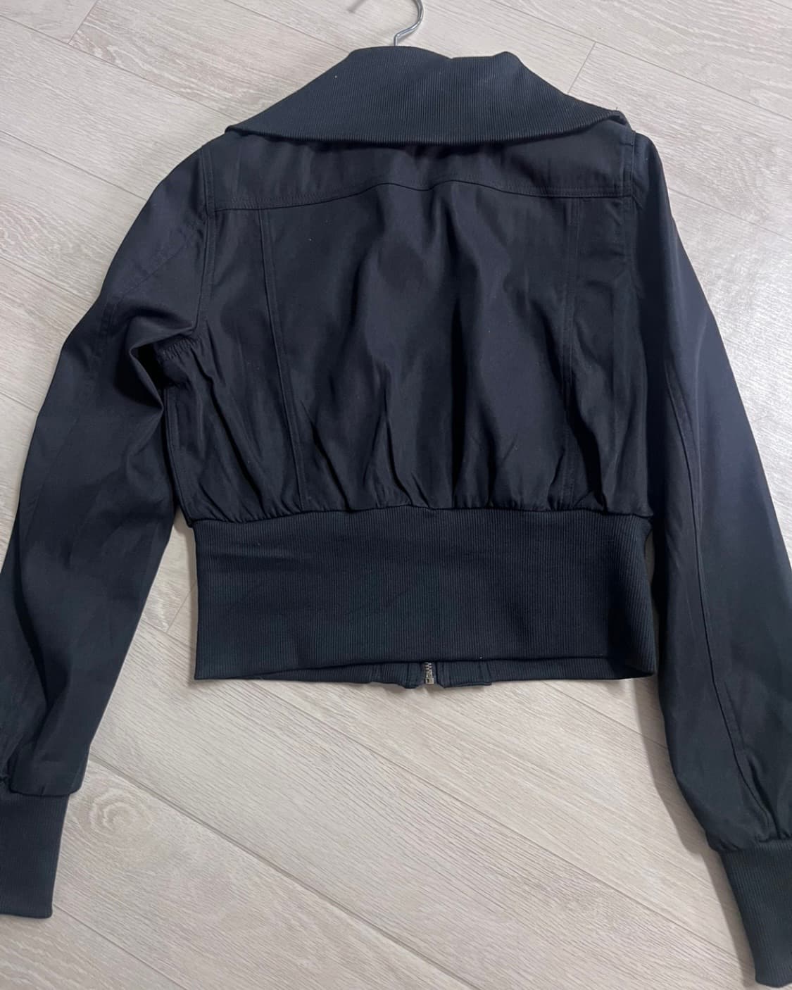 블랙업 크류 하이넥 크롭 집업 상품이미지4