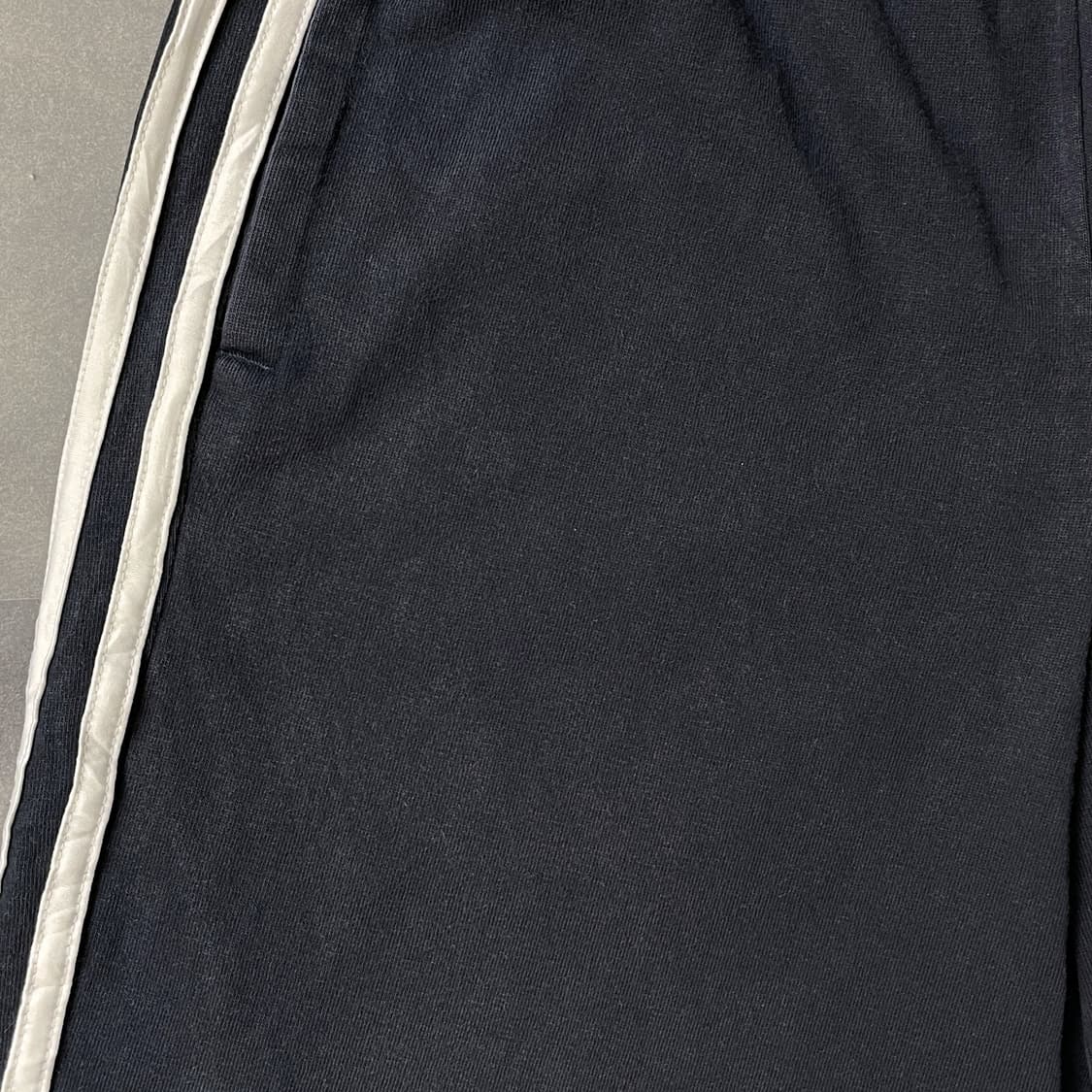 ADIDAS 아디다스 네이비 밴딩 스웨트 하프팬츠 A01205 상품이미지3