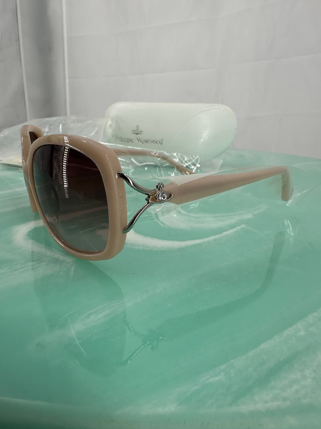 [새상품 무료배송] 비비안웨스트우드 선글라스 케이스포함 상품이미지4