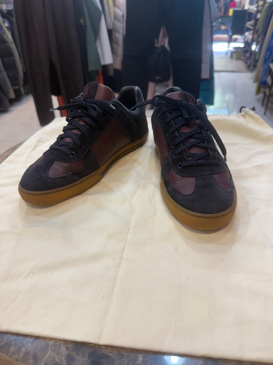 6/260 정품 루이비통 드림온 스니커즈 팝니다 상품이미지1