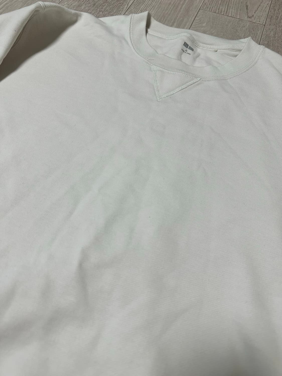 유니클로 화이트 맨투맨 상품이미지3