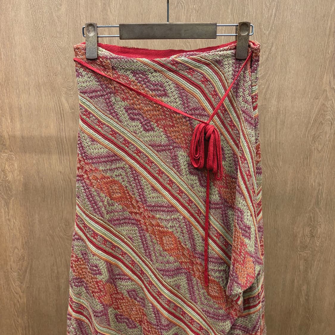 폴로 랄프 로렌 롱 스커트 멀티 스트라이프 패턴 랩 타이 디테일 레드 상품이미지4