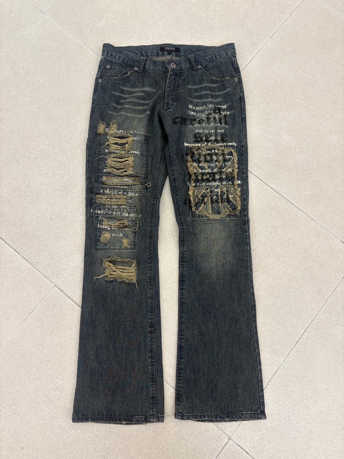 데미지 워싱 패치 데님 팬츠 상품이미지1