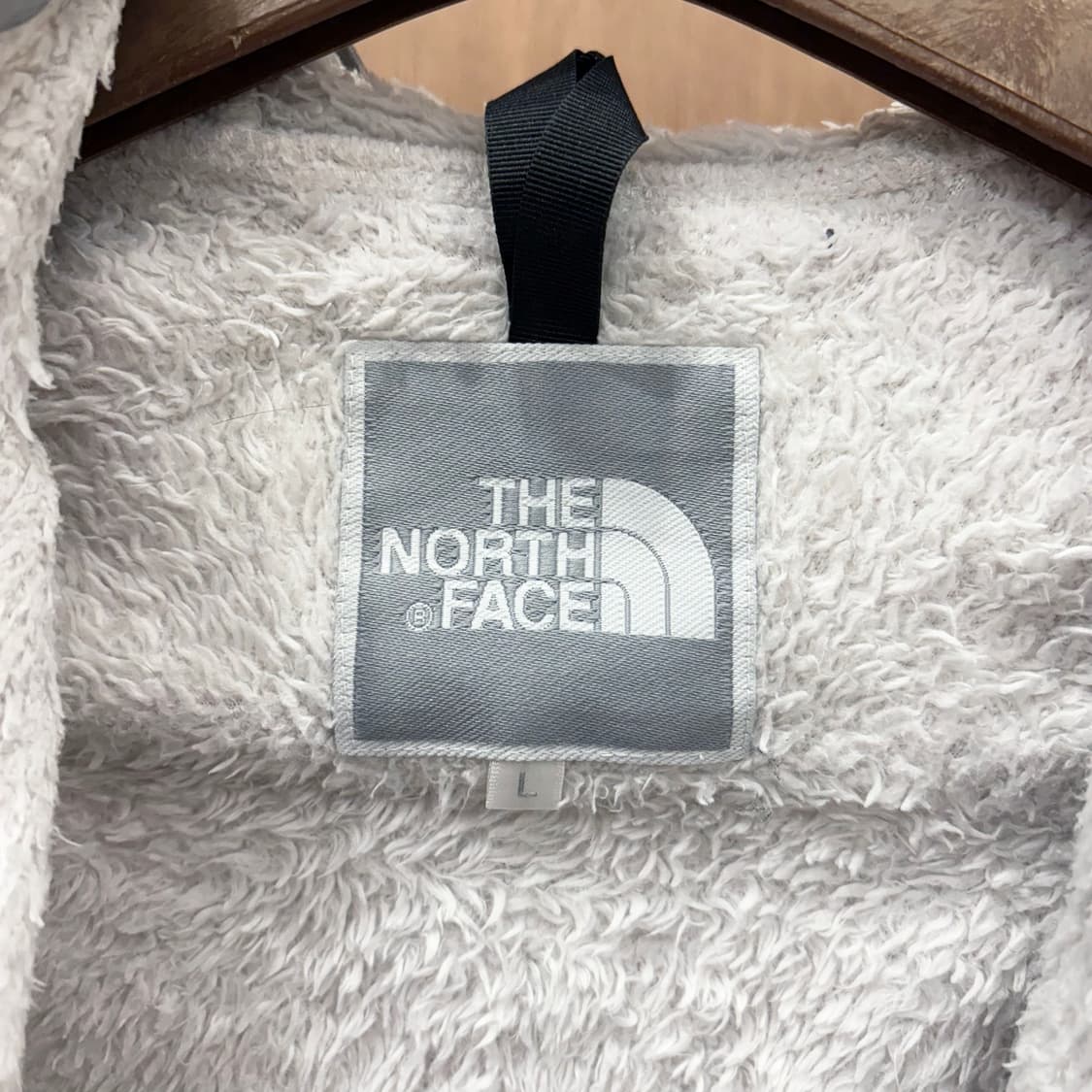 노스페이스 쉐르파 플리스 베스트 나일론 배색 지퍼 포켓 디테일 아이보리 상품이미지7