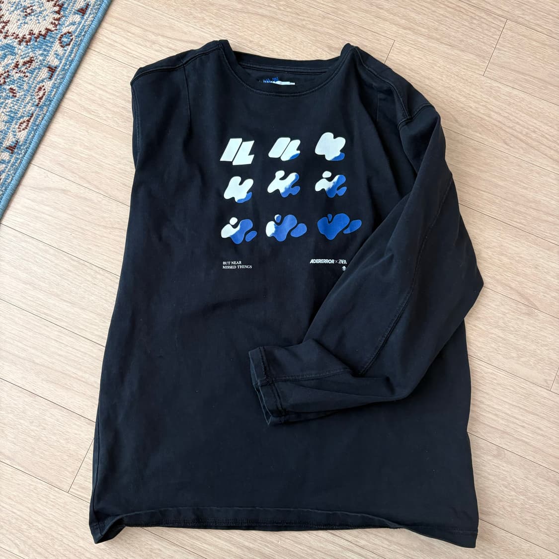 아더에러x자라 그래픽 롱 슬리브티셔츠 블랙 상품이미지1