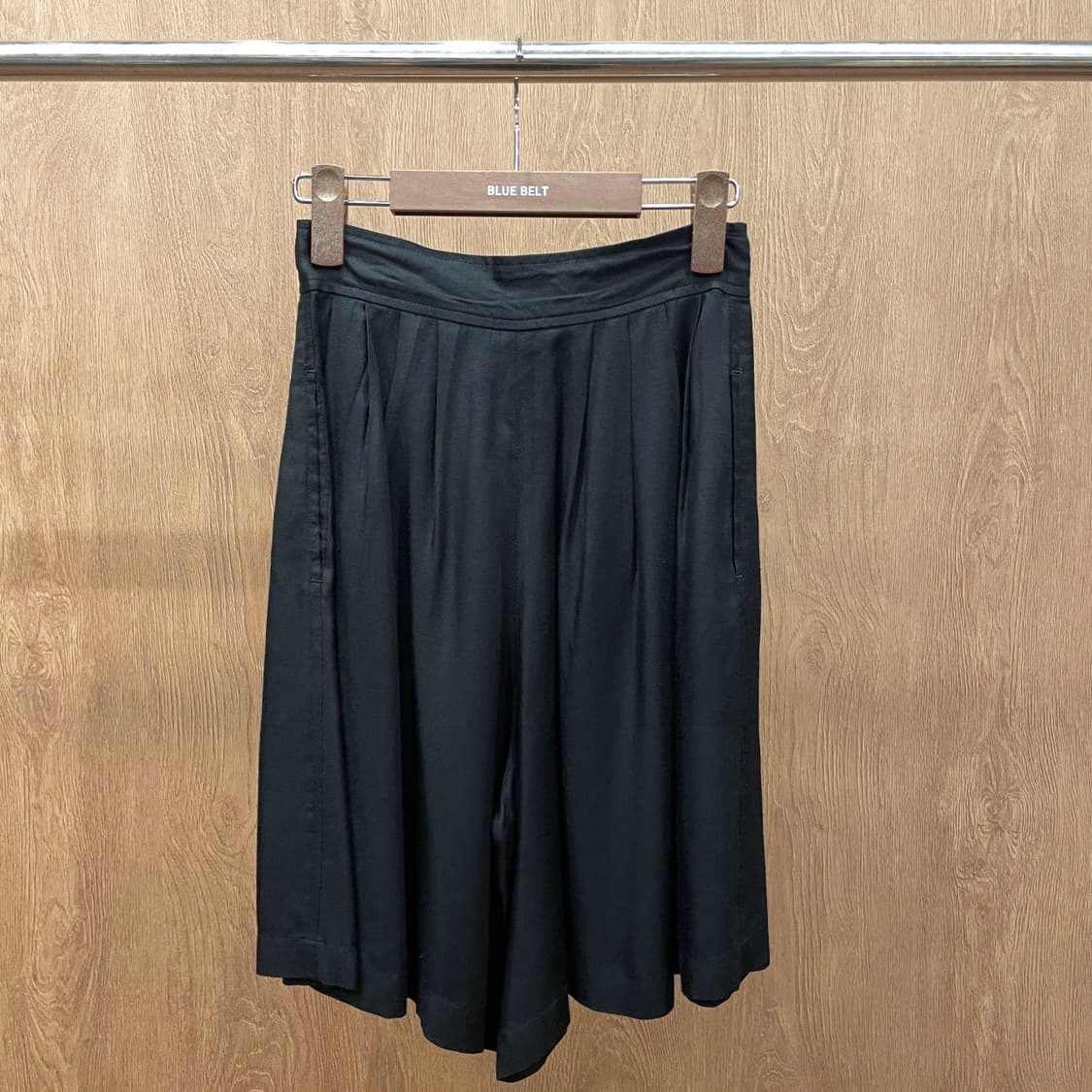 꼼데가르송 트리콧 5부 와이드 반바지 투버튼 디테일 플레어핏 블랙 상품이미지3