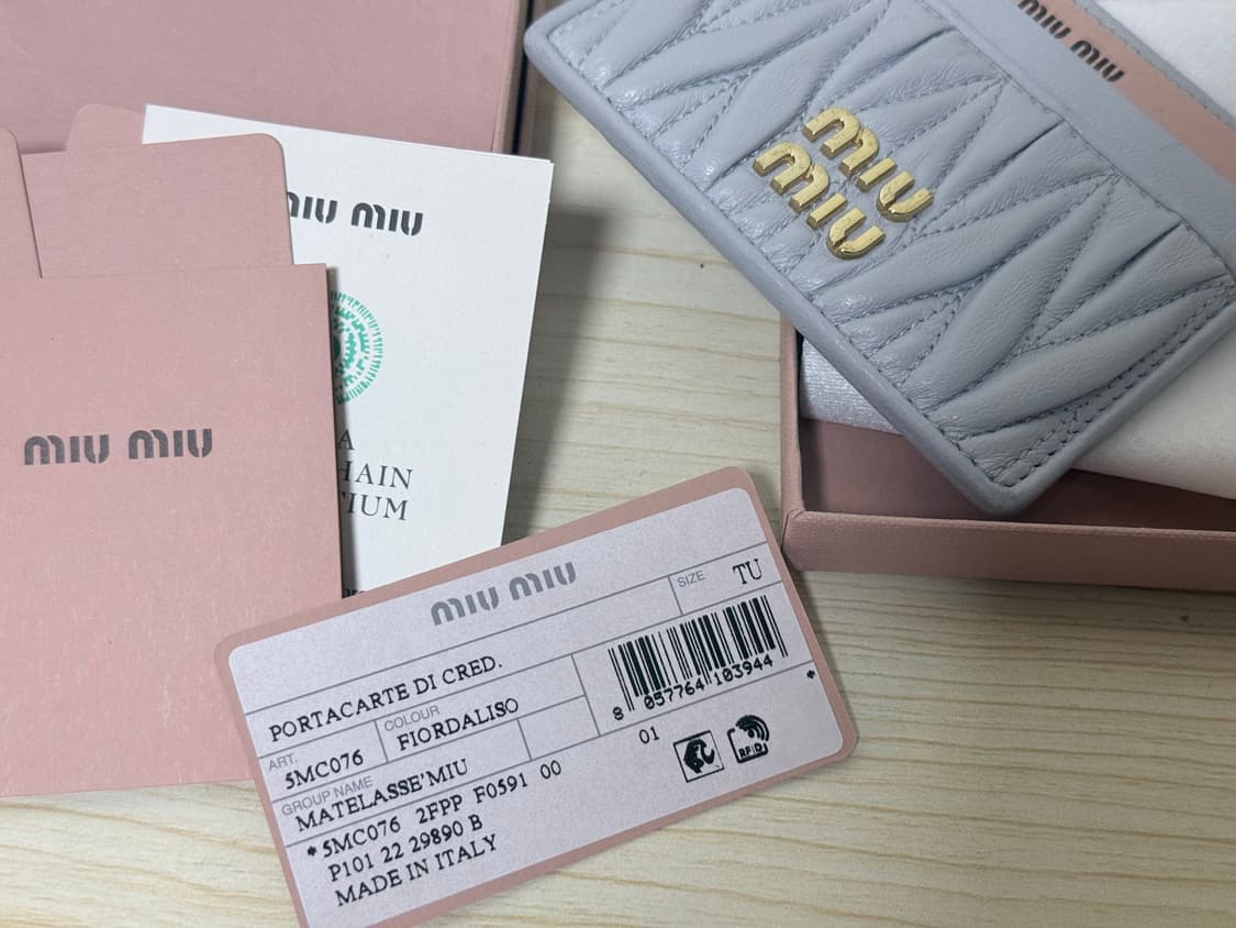 미우미우 마테라쎄 카드 지갑 파우더 블루 상품이미지2