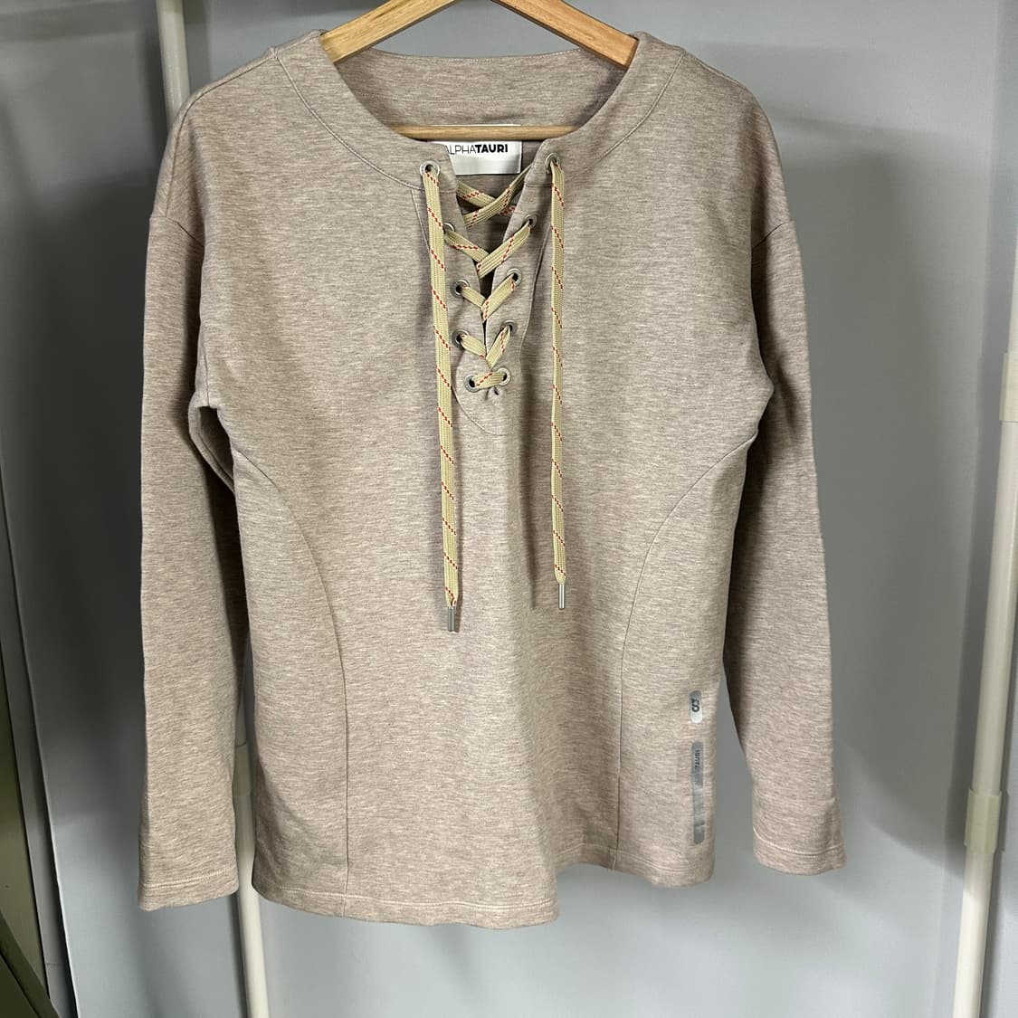 알파타우리 레이스업 풀오버 상품이미지1