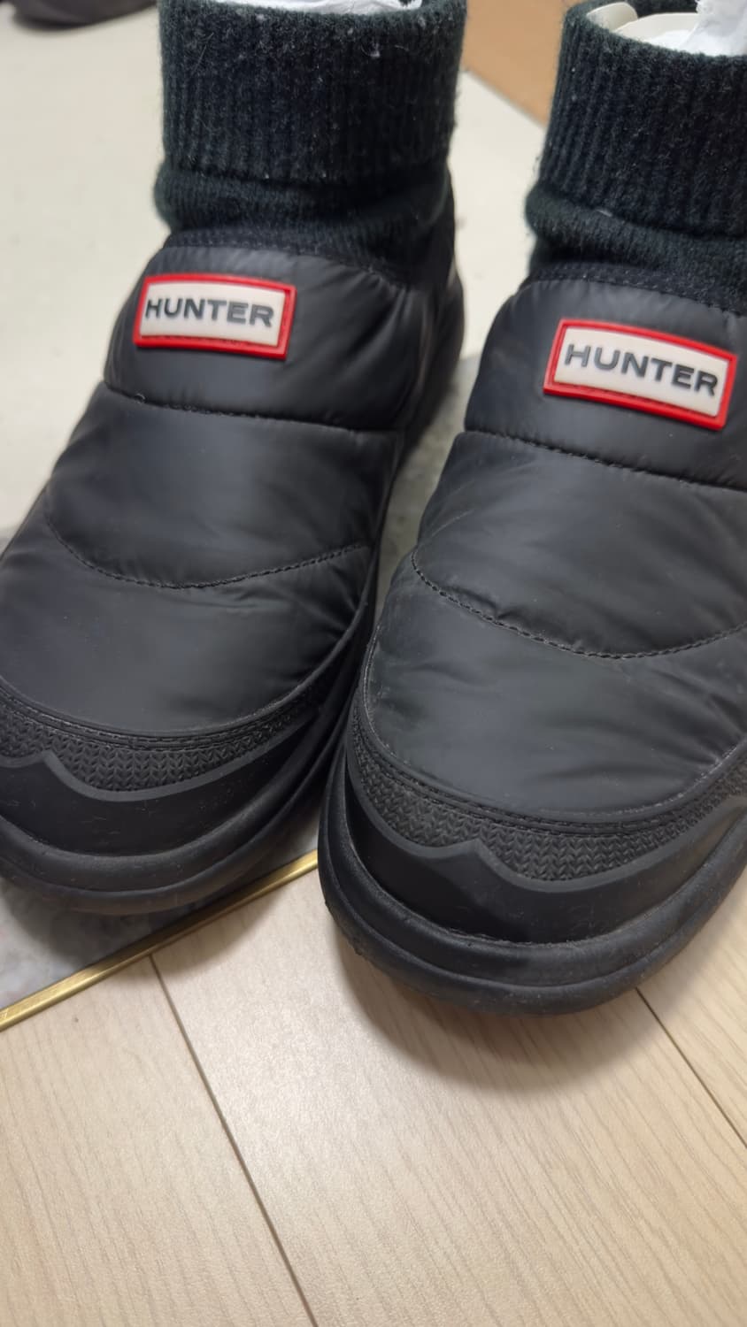 인앤아웃 푸퍼 니트 커프 부츠 상품이미지1