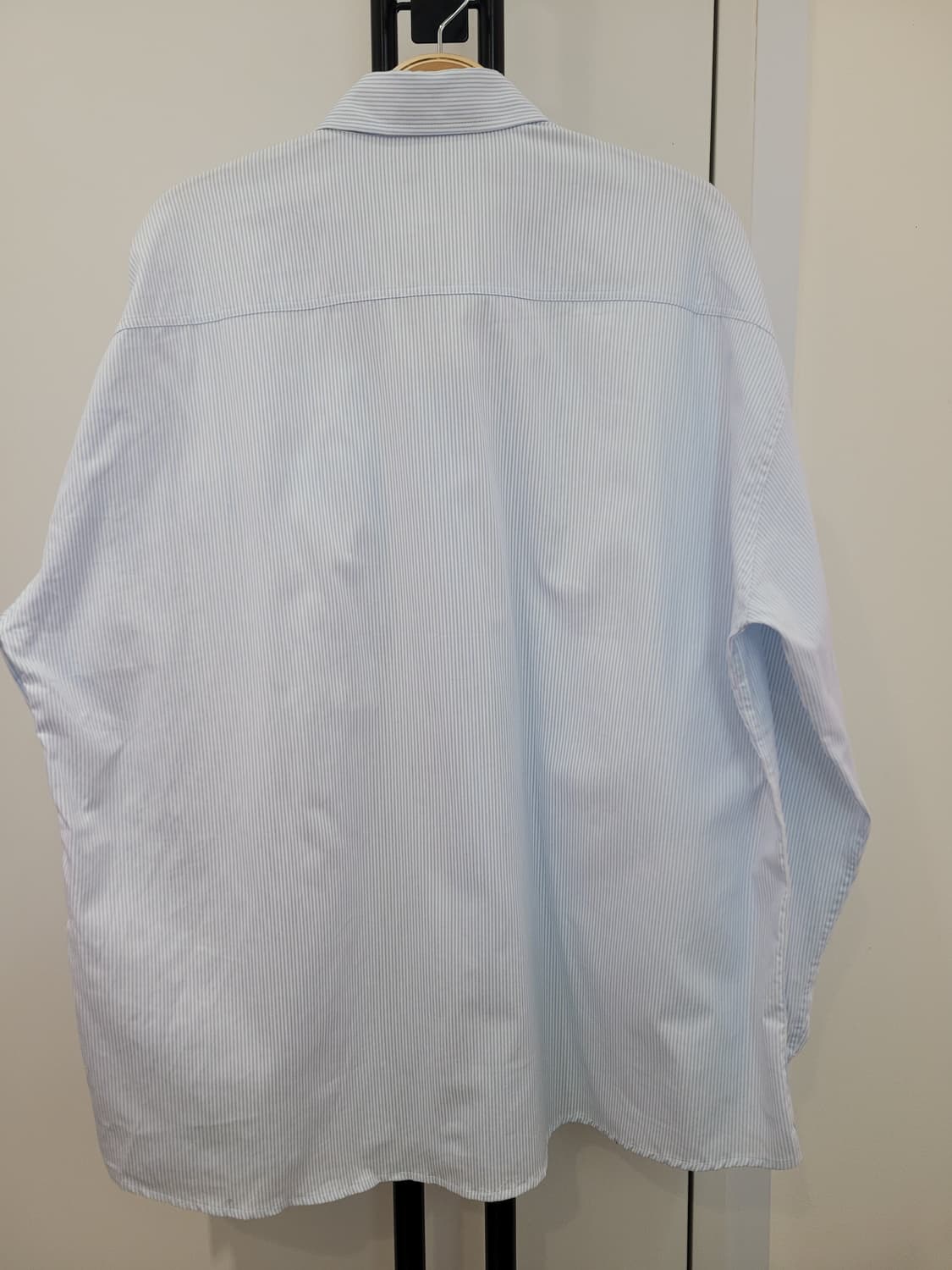 르아르 LEIRE 블루 스트라이프 셔츠 남성용 오버사이즈 택달린새제품 상품이미지7
