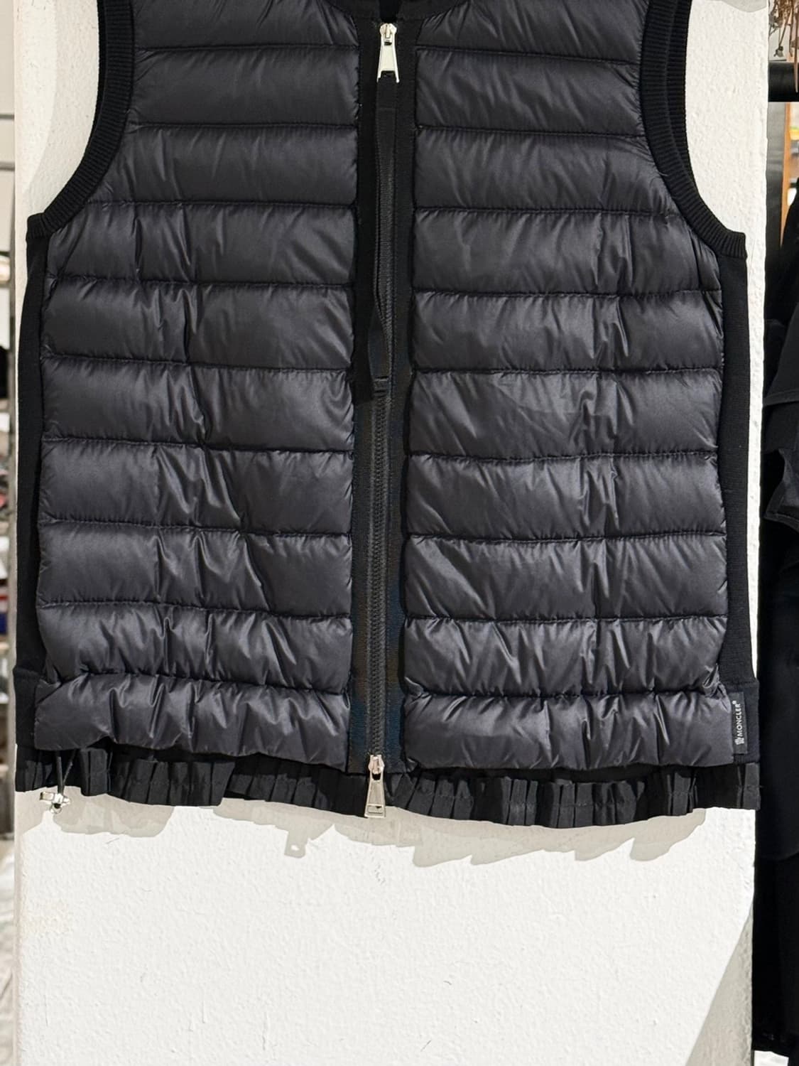 몽클레어 블랙 구스 다운 니트 베스트 상품이미지3