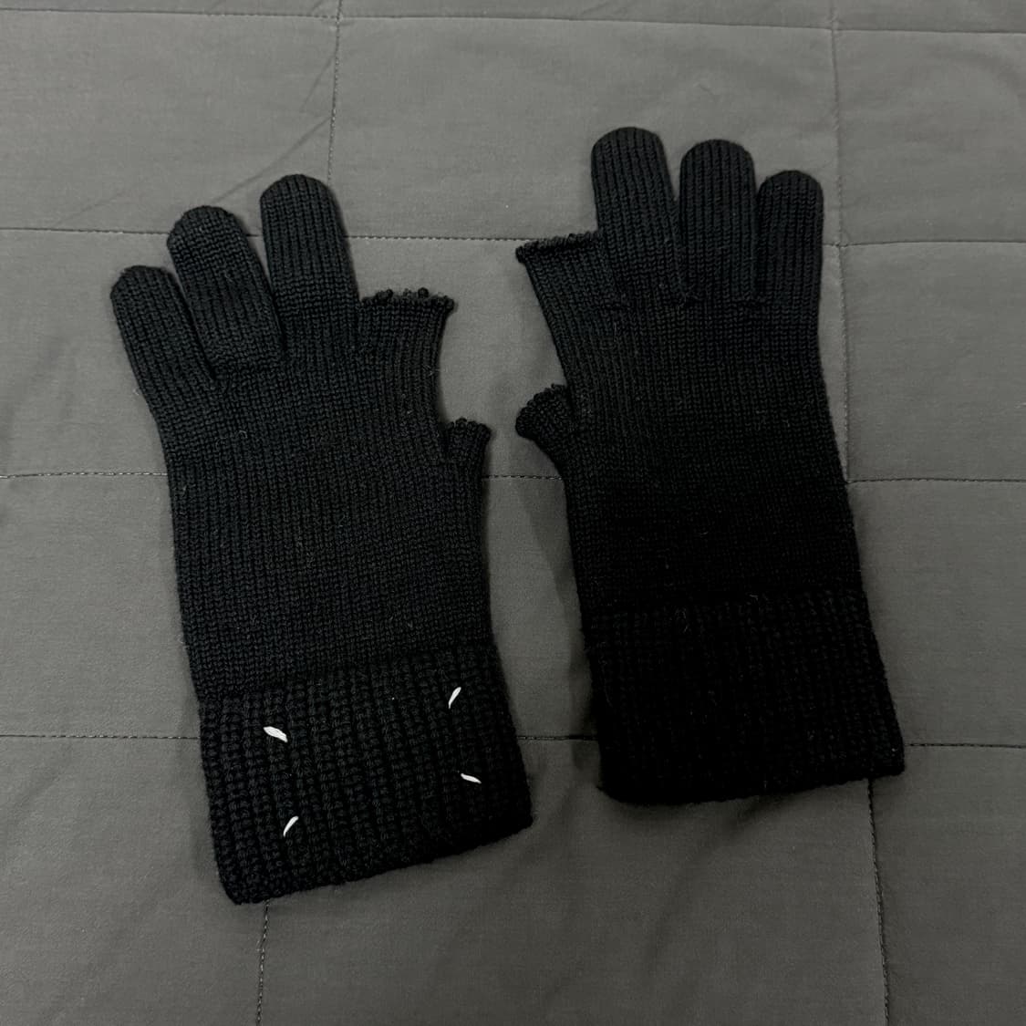 메종 마르지엘라 블랙 스티치 울 니트 장갑 상품이미지1