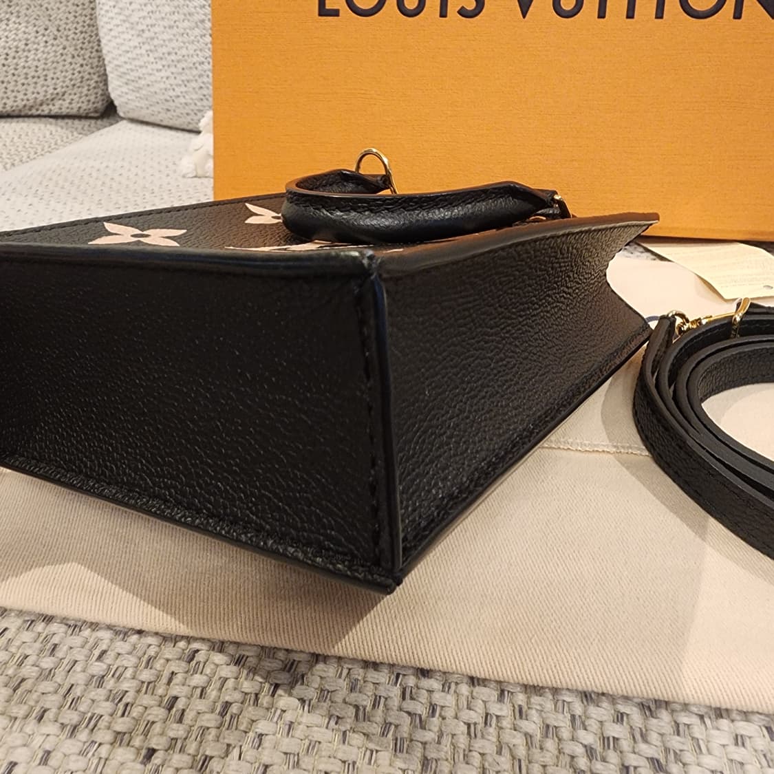 초민트급 루이비통 쁘띠 삭플라 미니 앙프렝뜨 바이컬러 블랙 베이지 상품이미지7