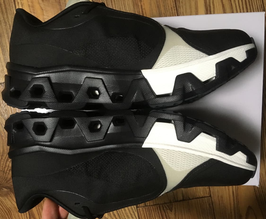 (280)온러닝 파프 클라우드몬스터 하이퍼 블랙 판매합니다 상품이미지3