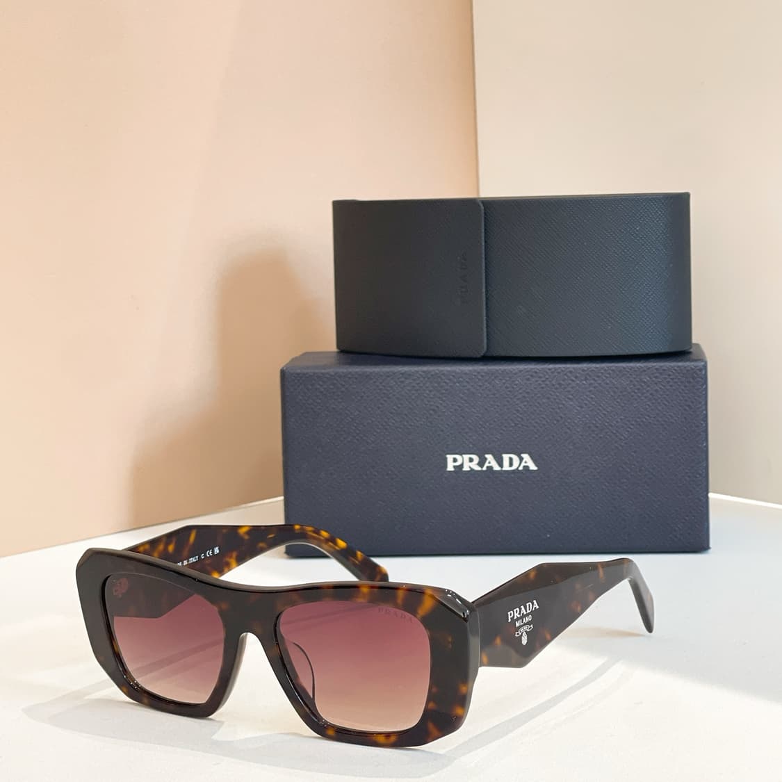 프라다 심볼 선글라스 슬레이트 4가지 배색 상품이미지2