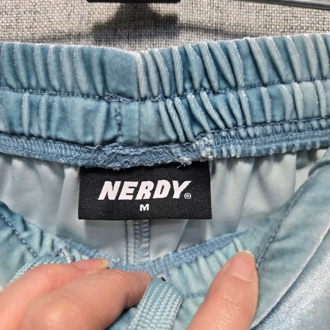 널디 아트모스 벨벳 트랙 팬츠  상품이미지3