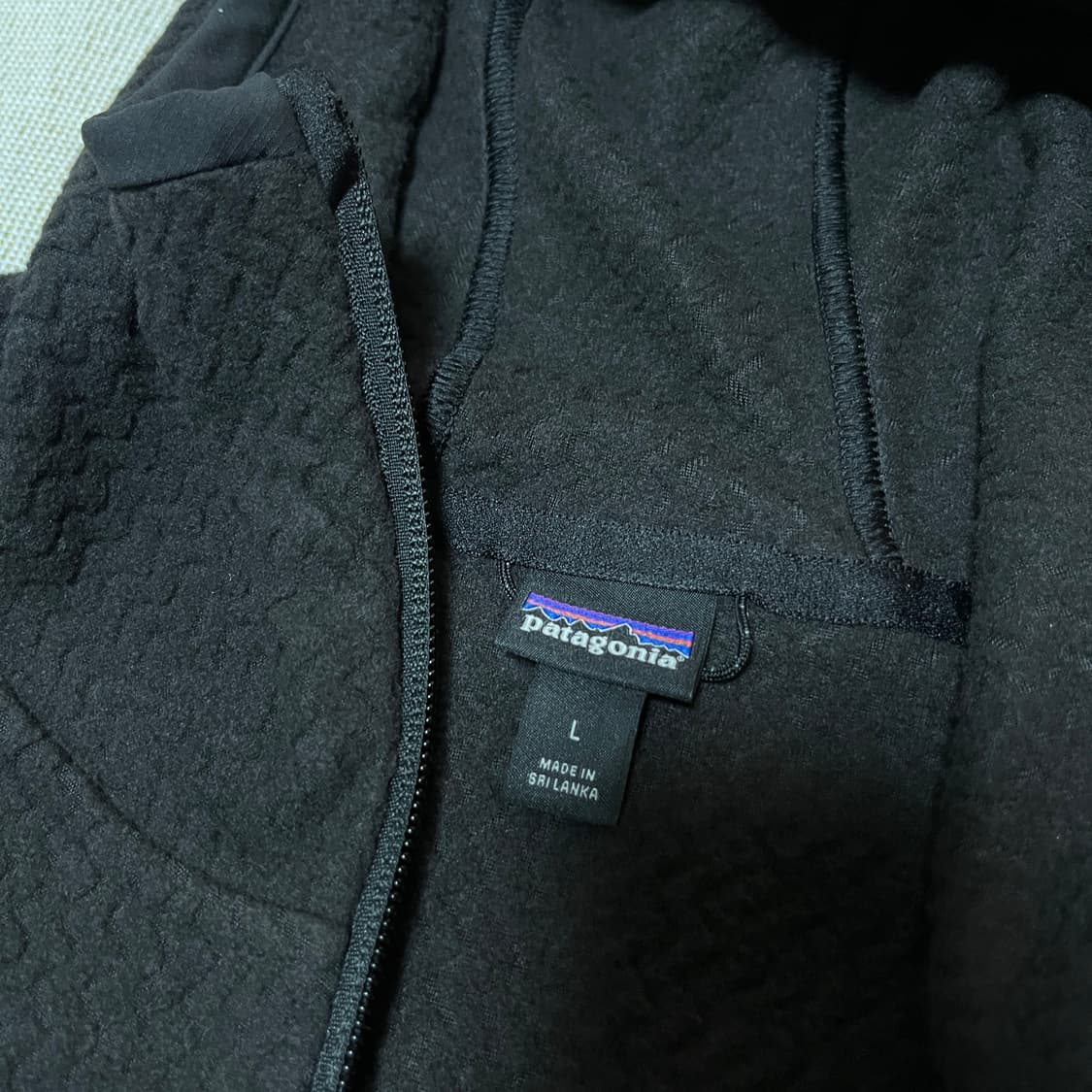 파타고니아 R1 에어 풀 집 후디 L 블랙 상품이미지4
