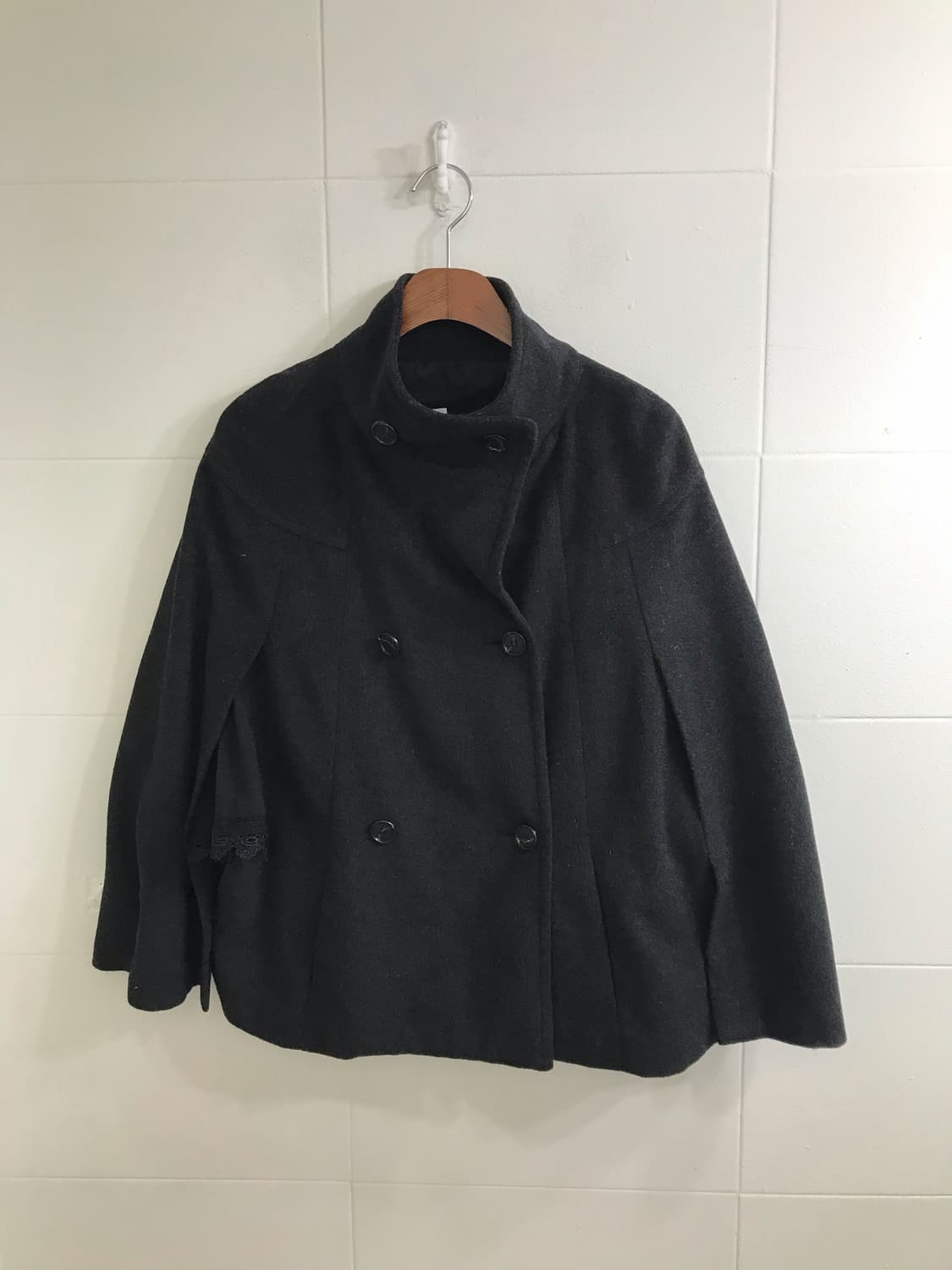 사와코 그레이 니혼진 하이넥 더블버튼 케이프 코디세트 상품이미지4