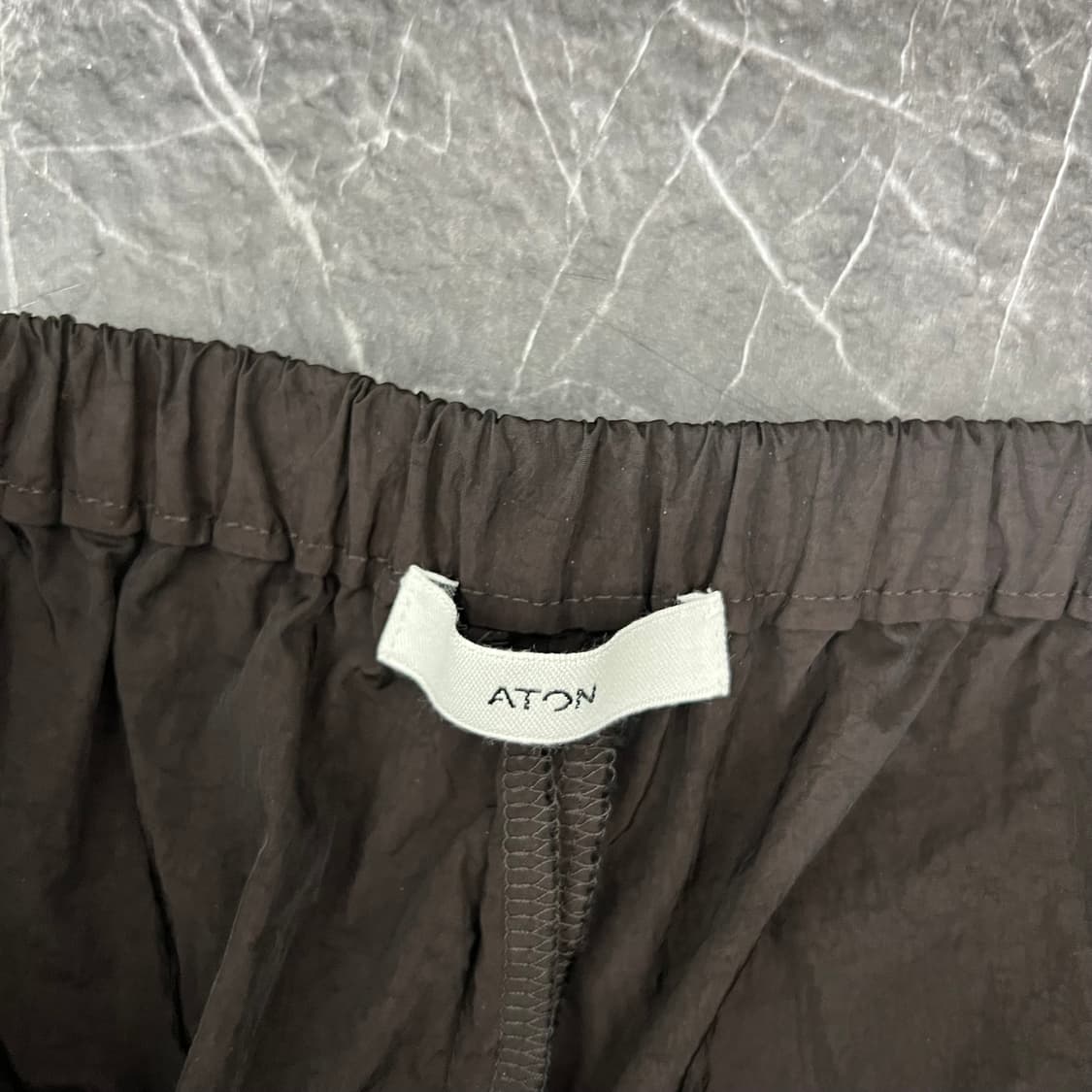 ATON 에이톤 HAND DYED 나일론 오버 트랙팬츠 상품이미지6