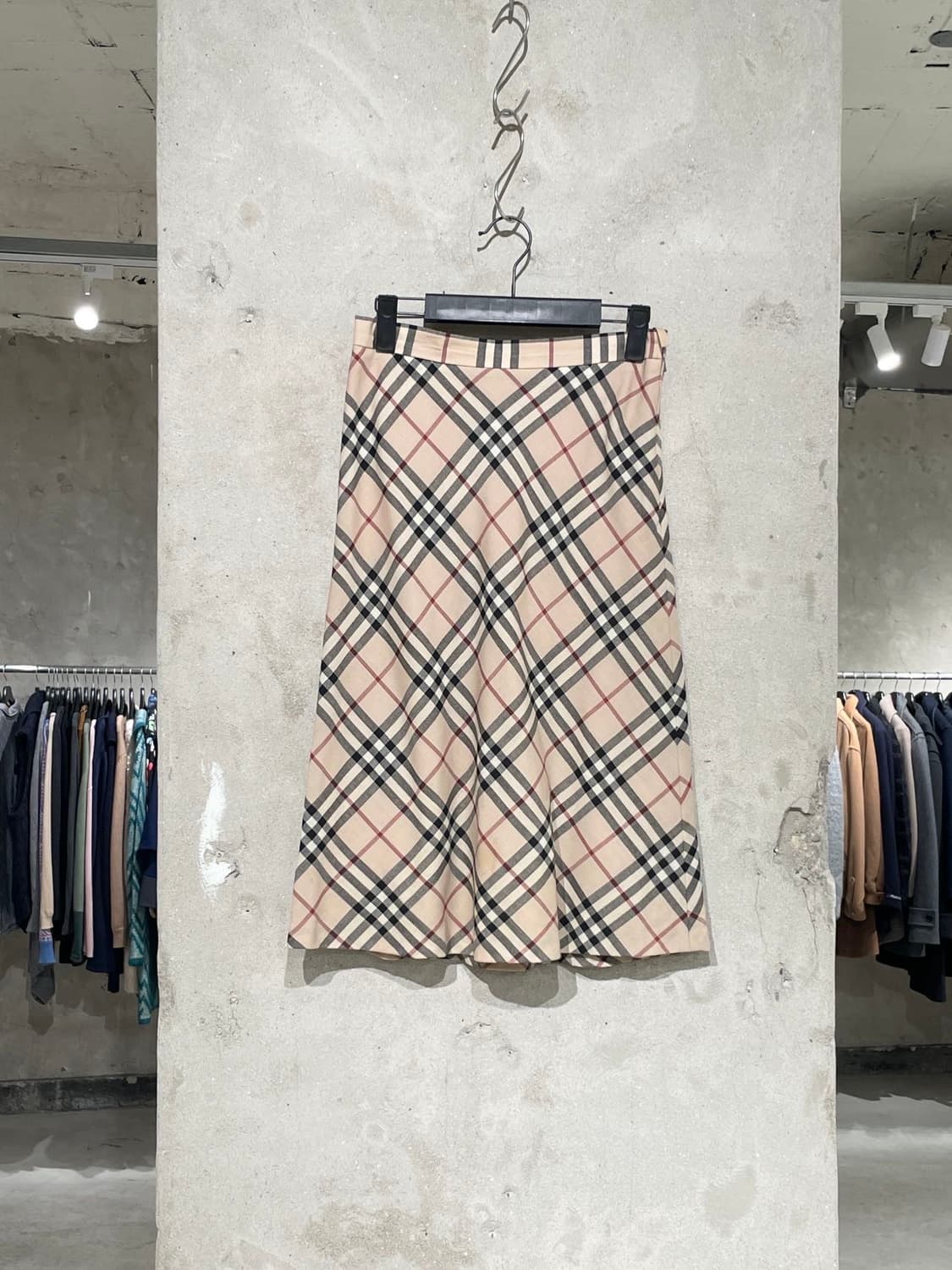 버버리 베이지 노바체크 미디스커트 상품이미지1