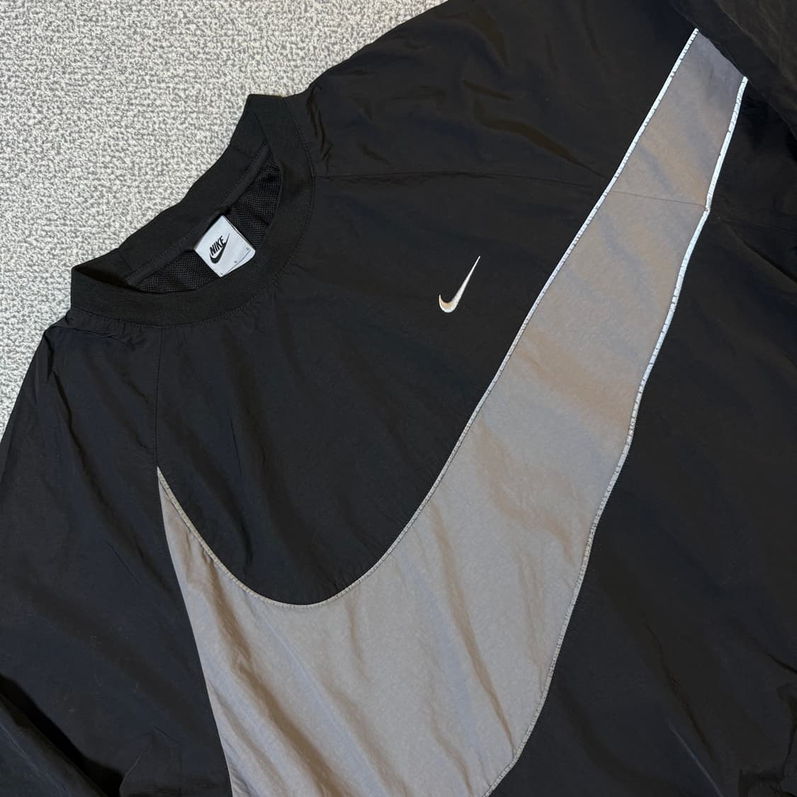 [정가 12만원] 나이키 빅스우시 바람막이 L 상품이미지3