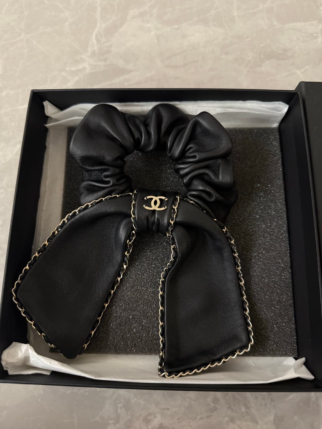 샤넬 헤어 슈슈 곱창 스크런치 헤어밴드 상품이미지1