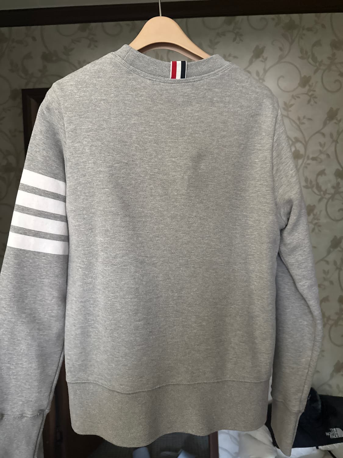 톰브라운 맨투맨 상품이미지3