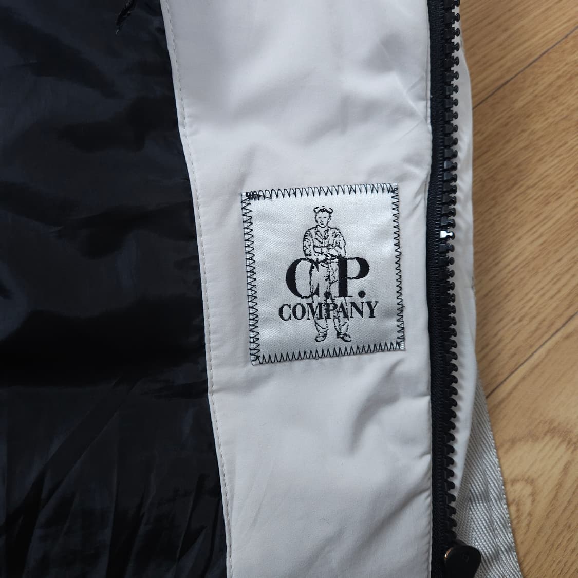 CP컴퍼니 구스패딩 조끼 고글 후드 베스트 100 상품이미지4