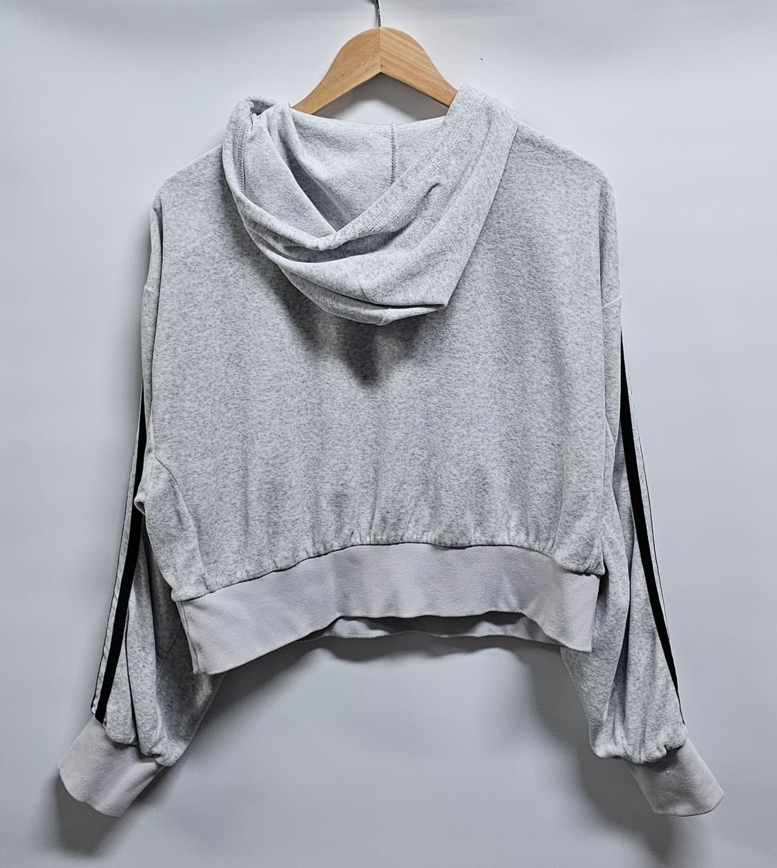 아디다스 여성 벨벳 크롭 조거팬츠 셋업 상품이미지3