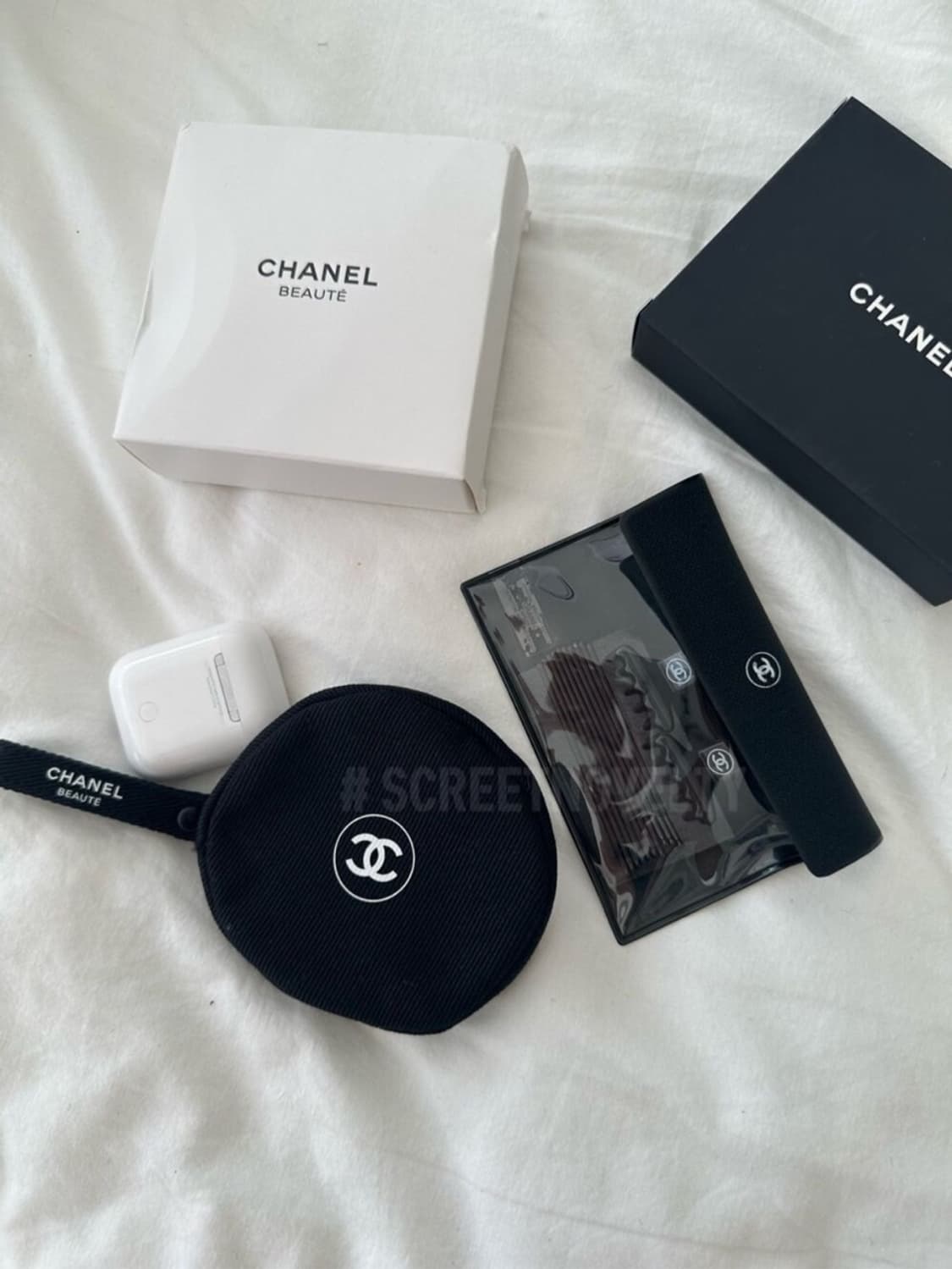 샤넬뷰티  블랙원형 미니파우치 동전지갑 스트랩  상품이미지1