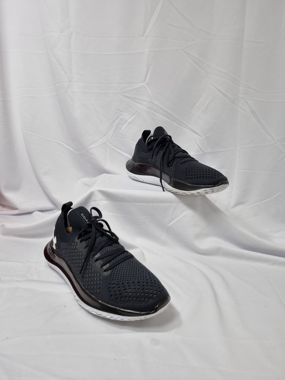 255 언더아머 UA 플로우 벨로시티 스니커즈 러닝화 상품이미지4