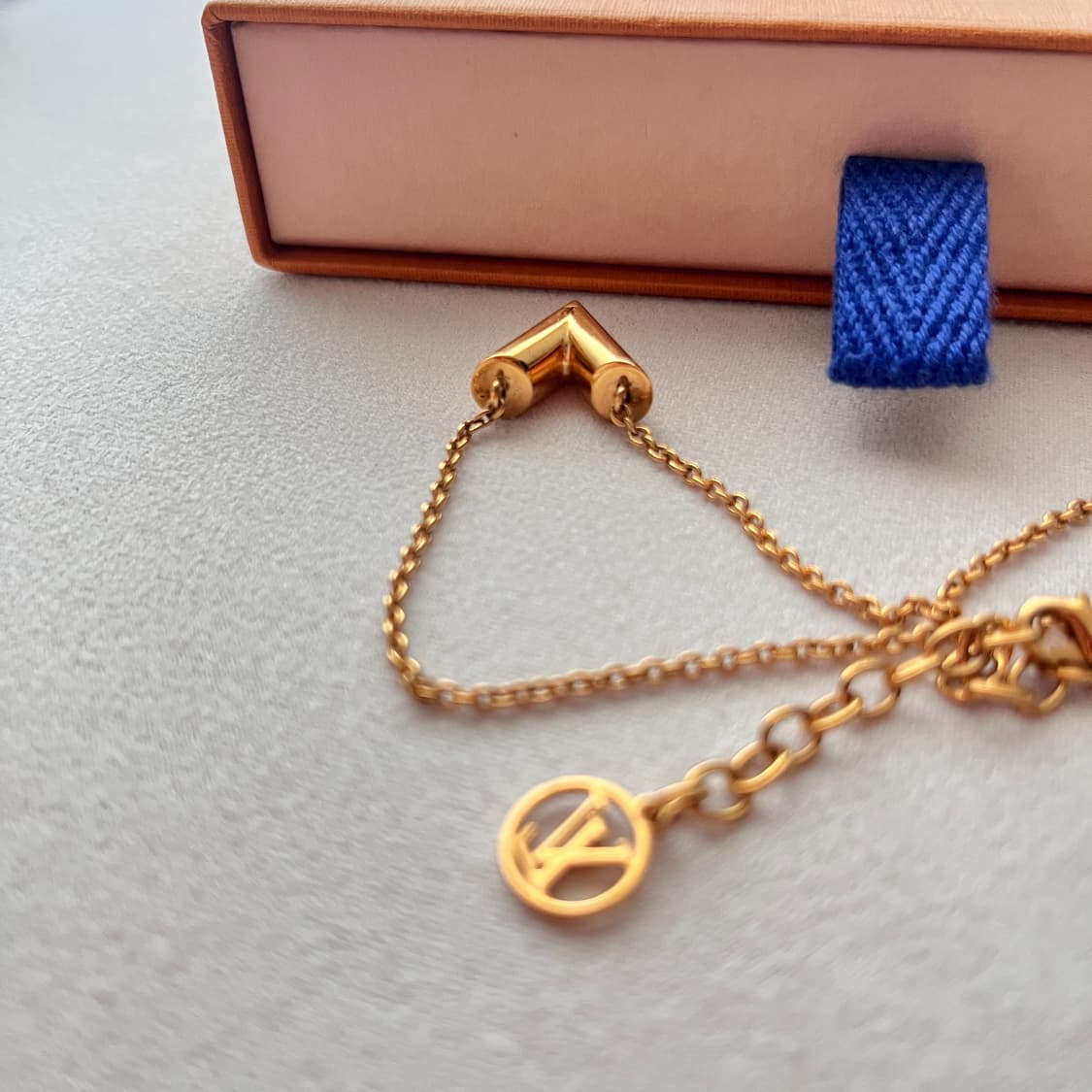 [S급/정품] 루이비통 에센셜 V 목걸이 골드 M61083 상품이미지5