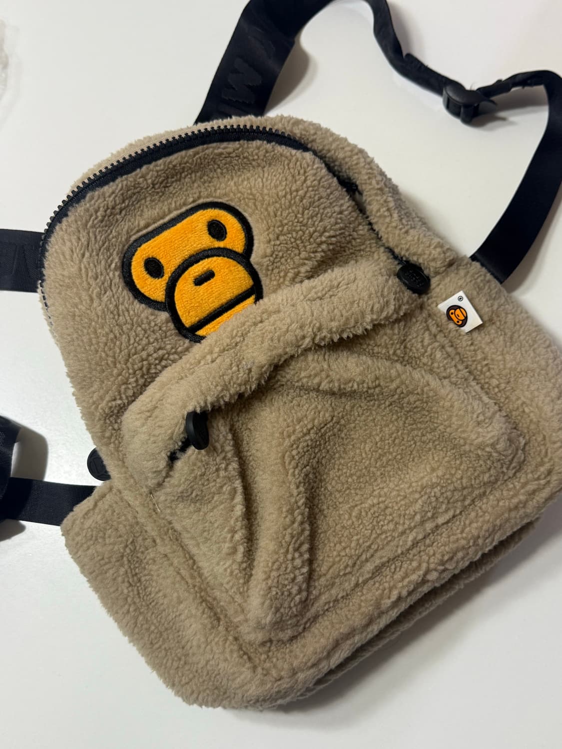 베이프 베이비마일로 미니 퍼 백팩 베이지 상품이미지2