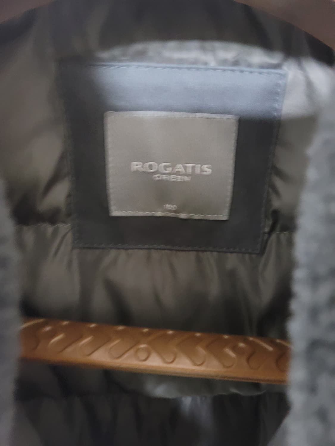 로가디스 구스다운 패딩코트 100사이즈 상태극상

남성100 상품이미지5