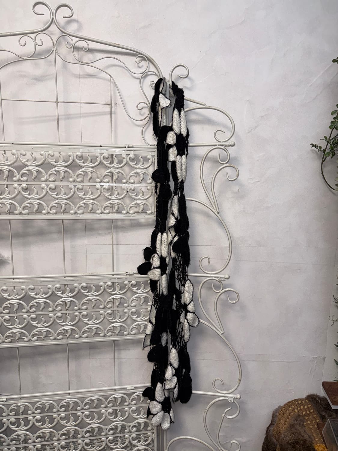 Black & white flower crochet muffler 상품이미지3