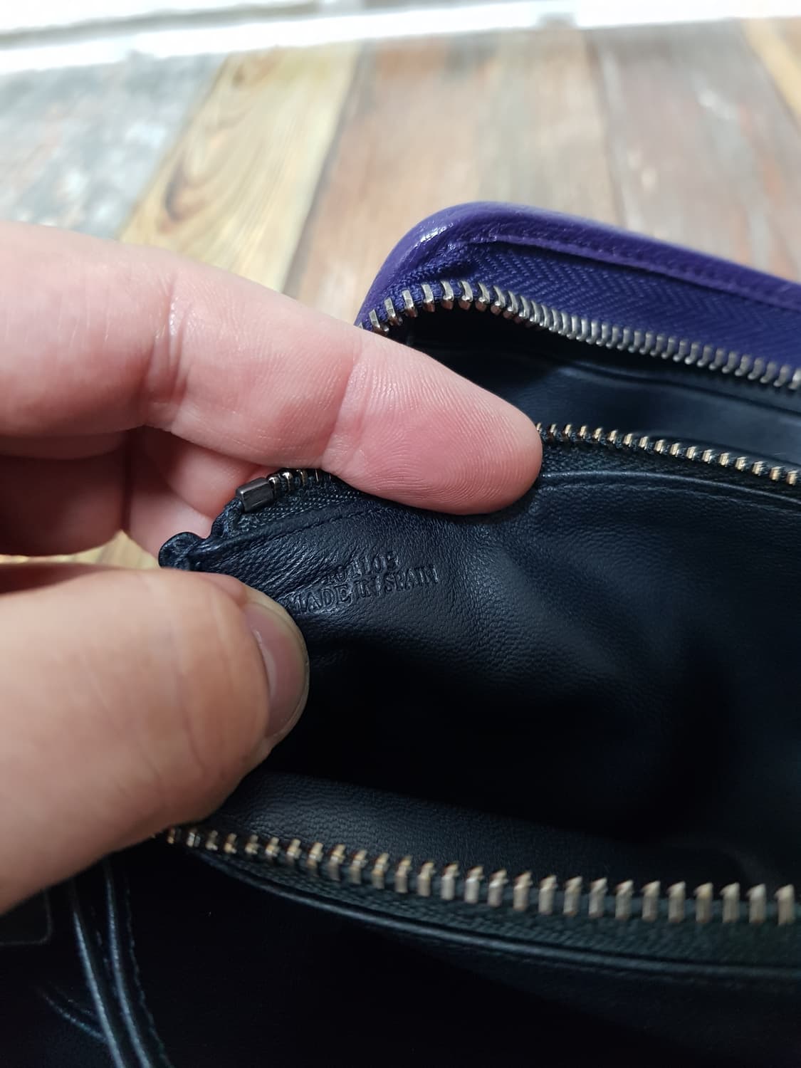 [정품] 로에베 아나그램 퍼플 지퍼장지갑 상품이미지8
