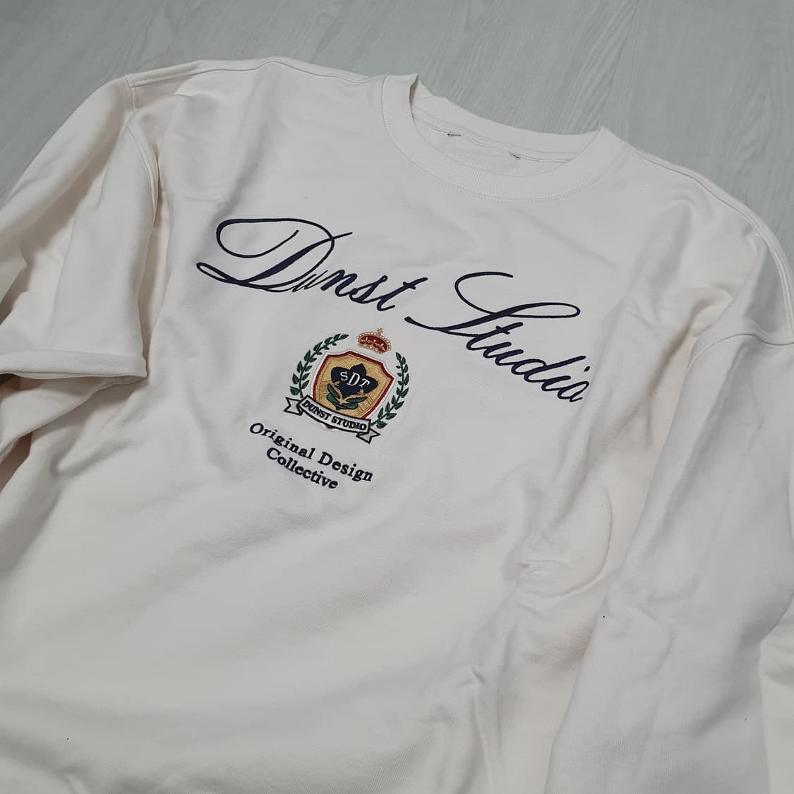 던스트 ) 새상품 • 유니클래식로고맨투맨  상품이미지2