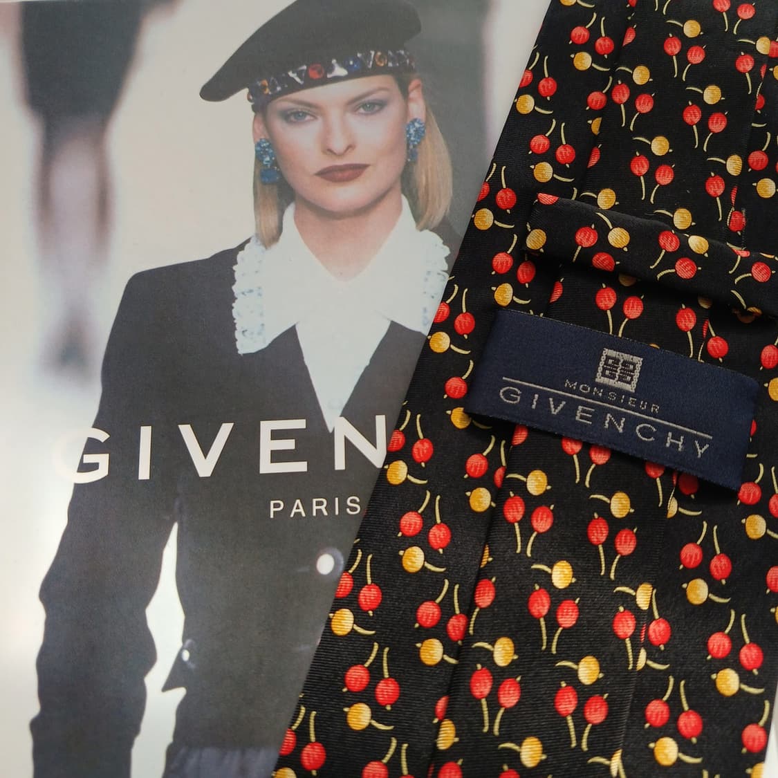 지방시 실크 블랙 체리 패턴 넥타이 9.7cm A+등급 A18789
 상품이미지5