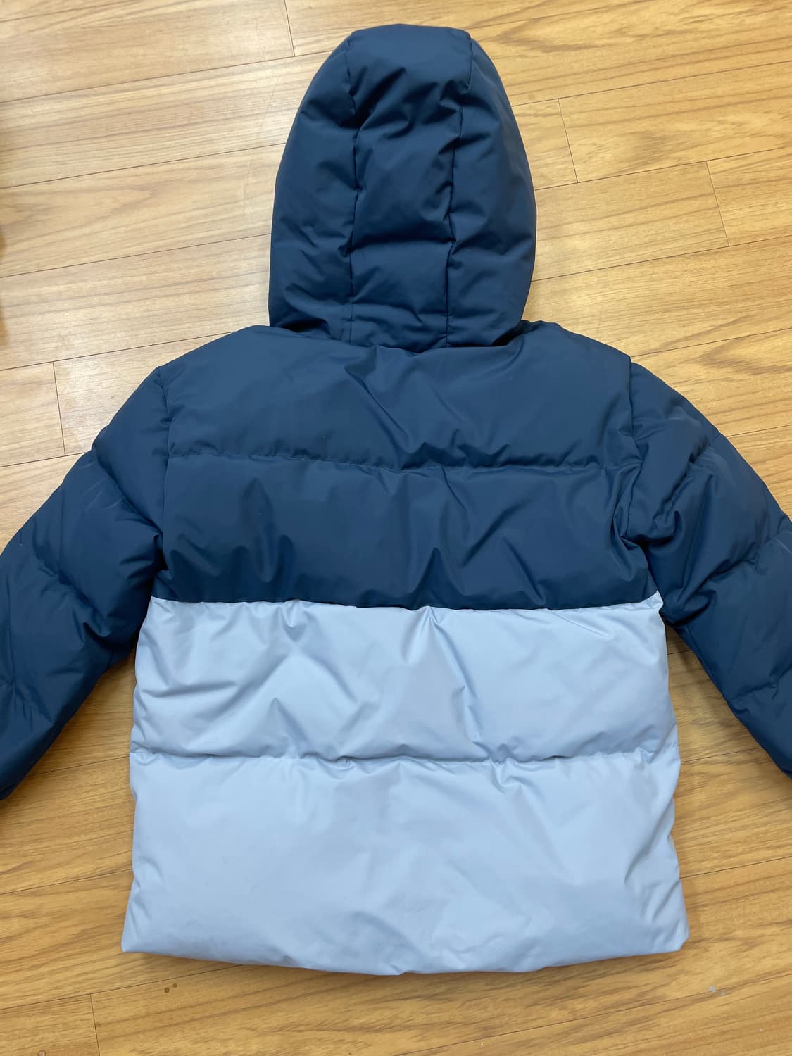 네파 키즈 패딩 130사이즈 판매합니다. 투톤 색상으로 남아 여아 모두  상품이미지2
